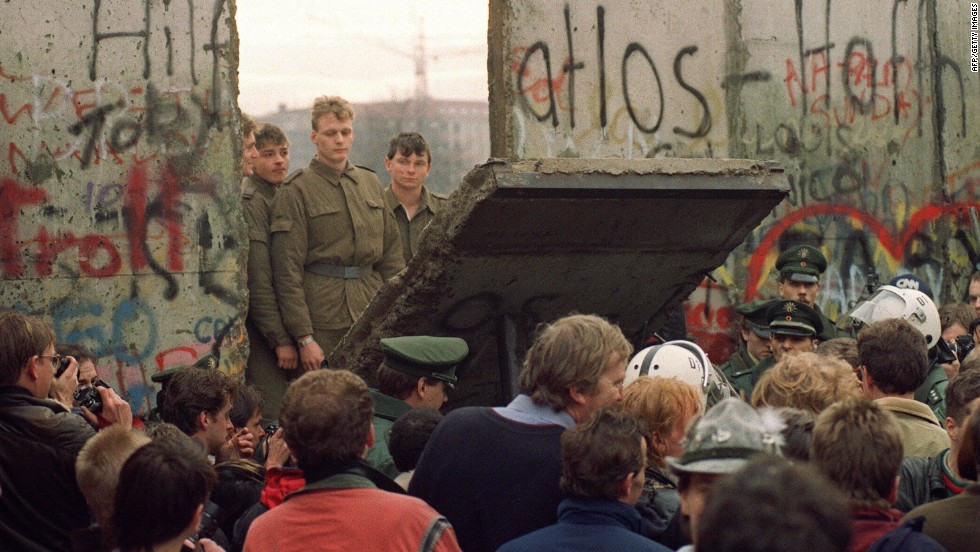 1675795140_111223115628-berlin-wall-1989-horizontal-large-gallery.jpg