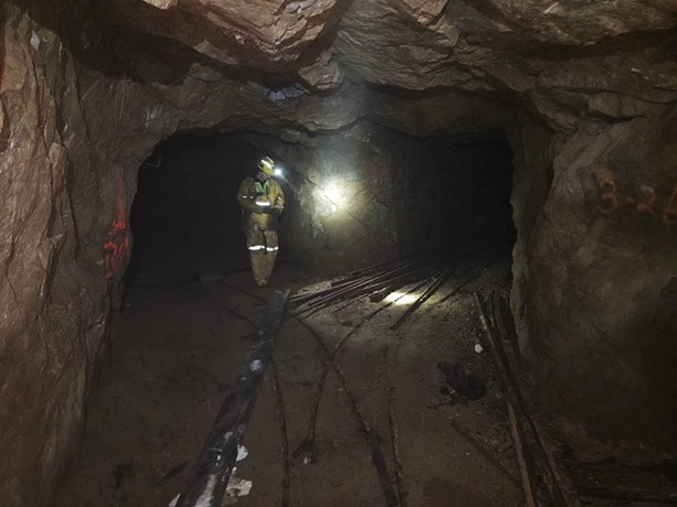 945590409_1911Goldundergroundmine.png
